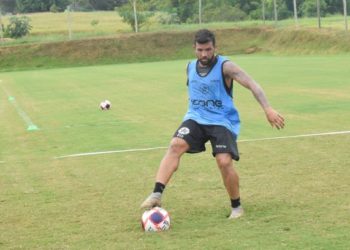 Resende anuncia contratação do atacante Jonathan