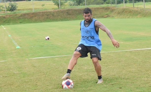 Resende anuncia contratação do atacante Jonathan