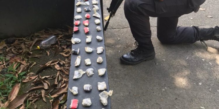 Resende: PM apreende droga no Itapuca, mas traficantes fogem