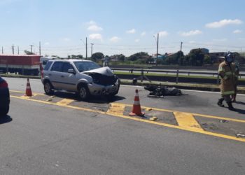 Motociclista morre ao bater de frente com EcoSport que estava na contramão