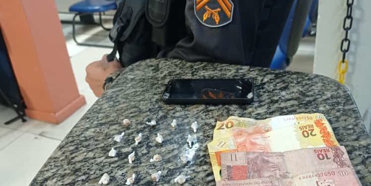 Traficante é preso com 25 pedras de crack no Cabral em Resende