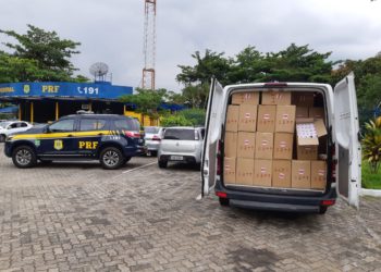 PRF apreende 7 mil pacotes de cigarros ilegais em Piraí