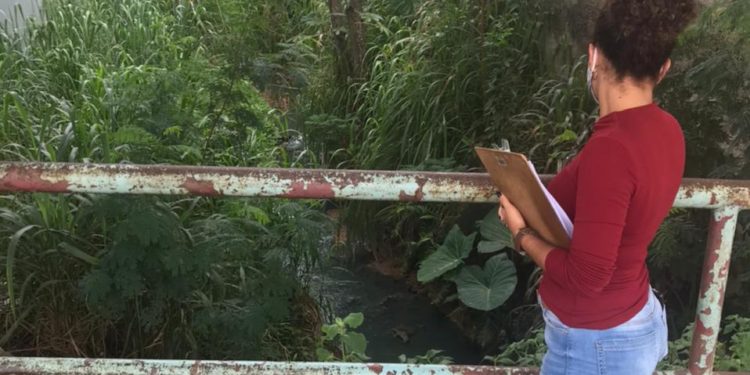 Prefeitura de Quatis investiga líquido azul que vazou em córrego