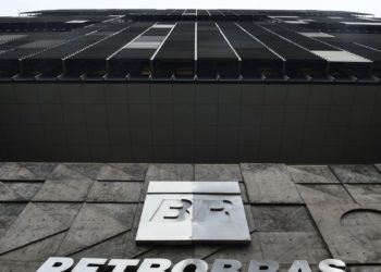 Petrobras aceita oferta de US$ 1,65 bi por refinaria na Bahia