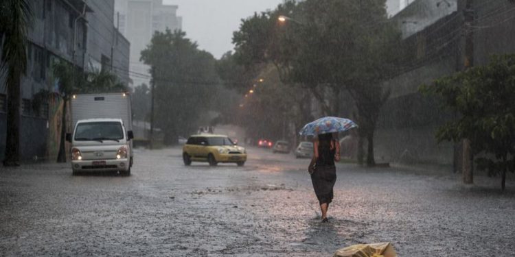 Inmet alerta que chuvas continuarão fortes no Sudeste