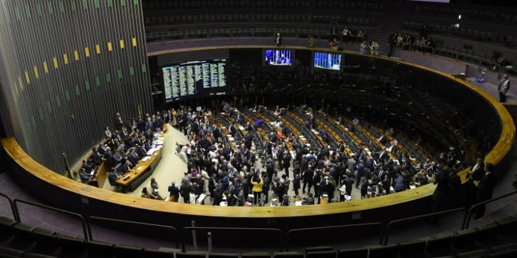 Câmara pode votar nesta quarta resolução sobre prisão em flagrante de deputados