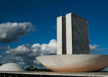 Câmara e Senado escolhem hoje novos presidentes