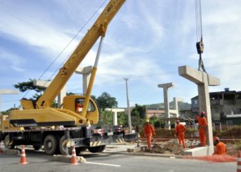 Pátio de Manobras: instalados pilares da passarela de pedestres próximo ao Parque da Cidade