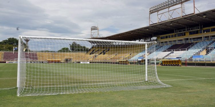 Esportes Campeonato Carioca: Fluminense e Vasco jogam clássico em Volta Redonda