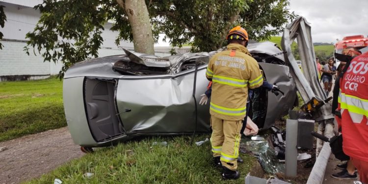 Assessora do vereador Marcell Castro sofre grave acidente na Dutra