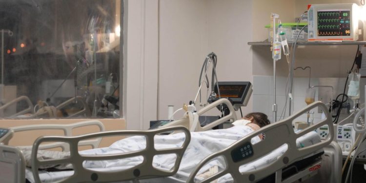 Covid-19: mortes ultrapassam 265 mil e casos chegam a 11 milhões