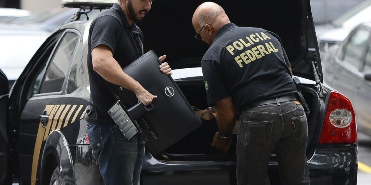 Polícia Federal apura falsa oferta de vacinas contra Covid-19