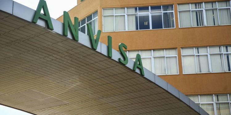 Anvisa recebe pedido de uso emergencial de medicamento contra covid-19