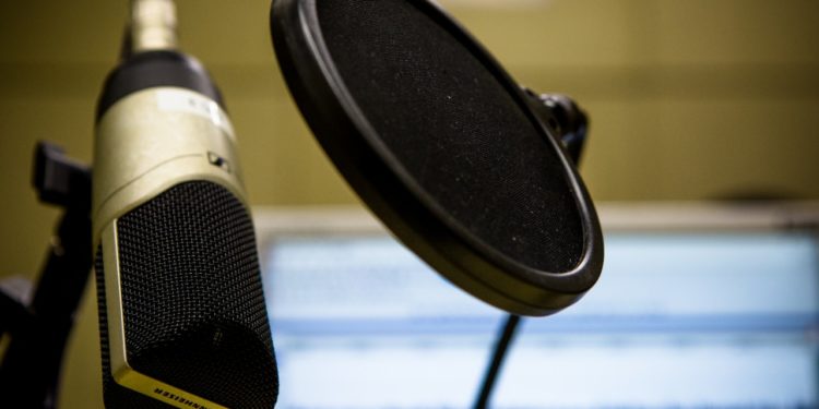 Rádio Roquette Pinto estreia nova programação nesta segunda-feira