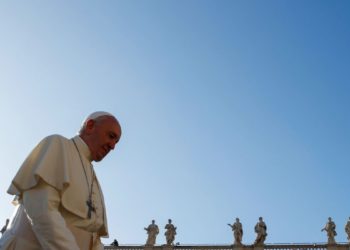 Papa Francisco inicia visita inédita ao Iraque