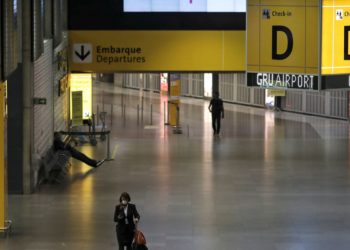 Regras para uso de máscaras em aviões e aeroportos ficam mais rígidas