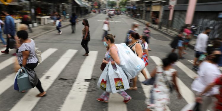 Rio dará auxílio emergencial para a população vulnerável do estado