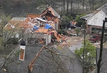 Tornados deixam ao menos cinco mortos e danos nos EUA
