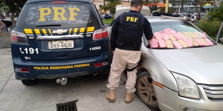 PRF apreende mais de 20 quilos de pasta base de cocaína