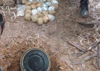 PM apreende grande quantidade de droga no Morro do Batista, em Resende