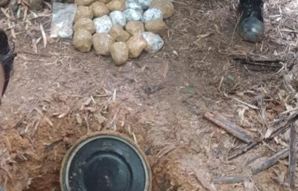 PM apreende grande quantidade de droga no Morro do Batista, em Resende
