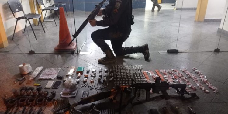 Bandidos do CV de Penedo tinham  fuzil AK-47 avaliado em R$ 60 mil