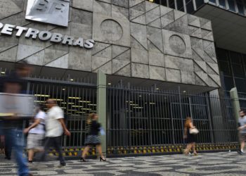 Petrobras anuncia nova alta nos preços da gasolina, diesel e gás para esta terça