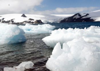 Antártica: degelo provoca separação de iceberg