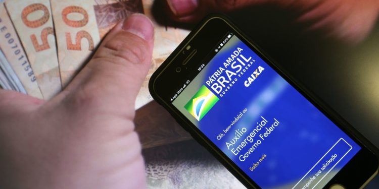 Operação da PF combate fraudes ao auxílio emergencial em oito estados