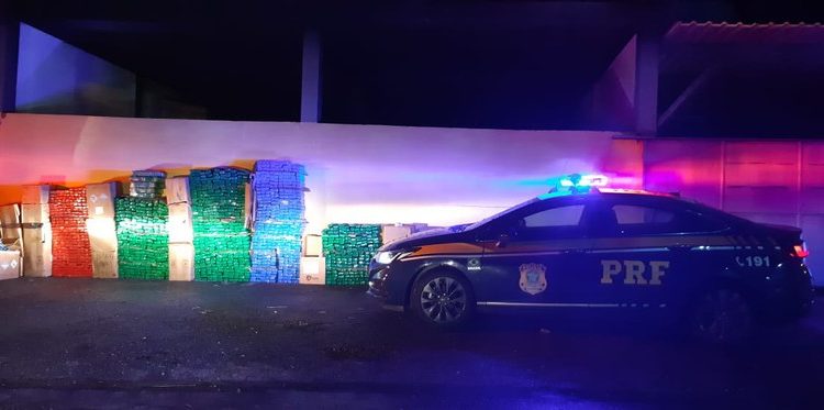 PRF apreende 1 tonelada de maconha no município de Areal