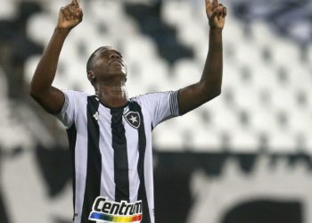 Botafogo sobra diante do Resende e sobe para terceiro lugar no Carioca