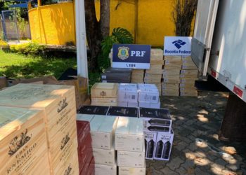 PRF e Receita Federal apreendem caixas de vinhos em Barra Mansa – RJ