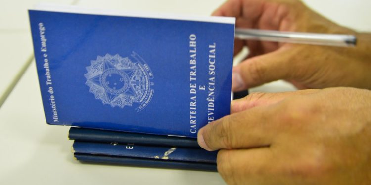 Economia Brasil fecha janeiro com saldo de 260.353 empregos formais