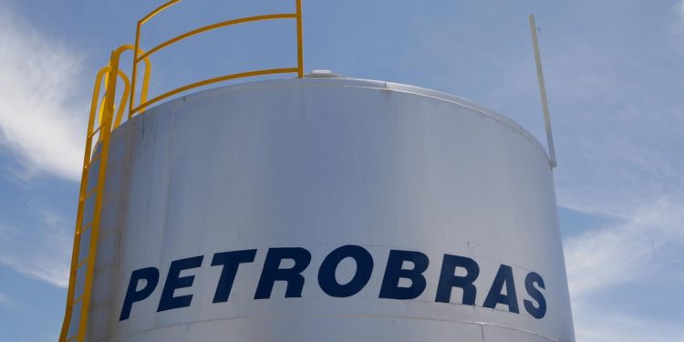 Litro da gasolina está sendo vendido a R$ 2,59 para as distribuidoras