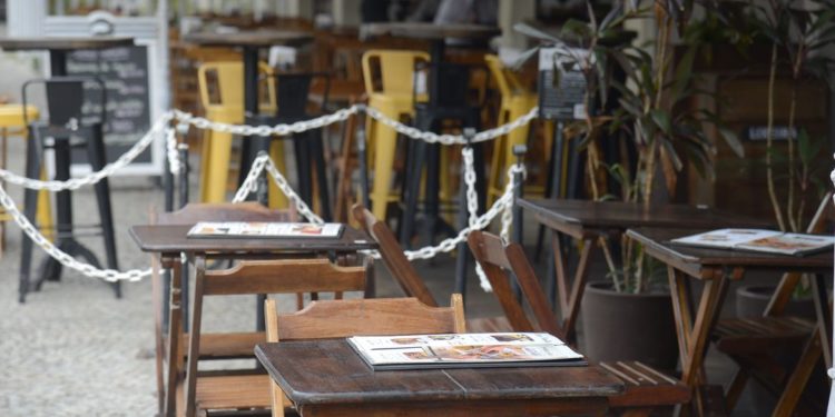 Comércio, bares e restaurantes do Rio terão que fechar às 21h
