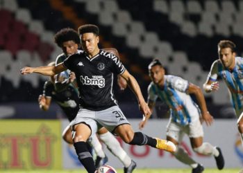 Jogando em São Januário, Vasco vence primeira no Carioca