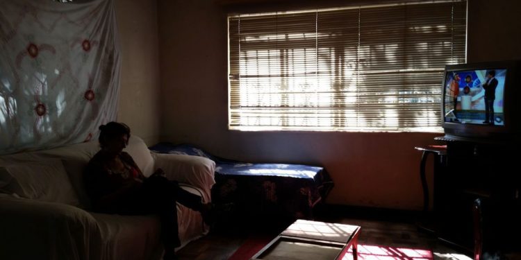 Estudo mostra queda na renda dos idosos durante pandemia