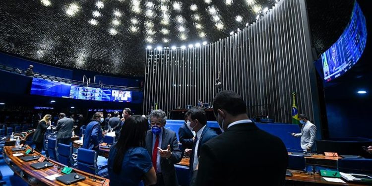 Senado aprova em primeiro turno PEC Emergencial com auxílio limitado a R$ 44 bi