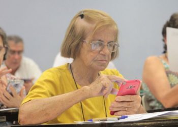 Número de idosos que acessam a internet cresce de 68% para 97% no Brasil