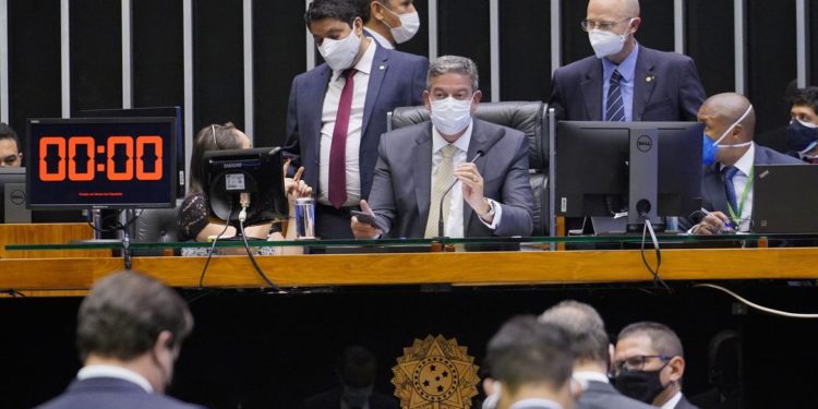PEC Emergencial: Câmara conclui votação e auxílio pode ser pago logo