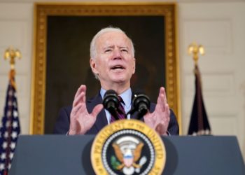 Internacional Biden determina que estados priorizem vacinação de professores