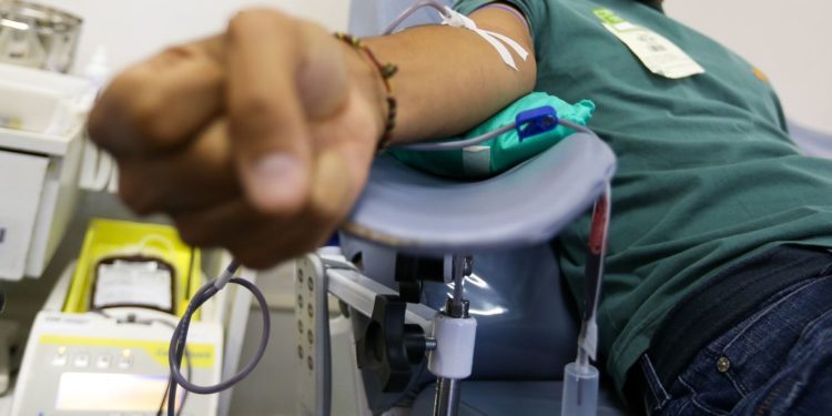 Saúde incentiva doação de sangue antes de receber vacina contra a Covid-19