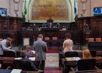 Alerj aprova antecipação de feriados para tentar conter pandemia de Covid-19