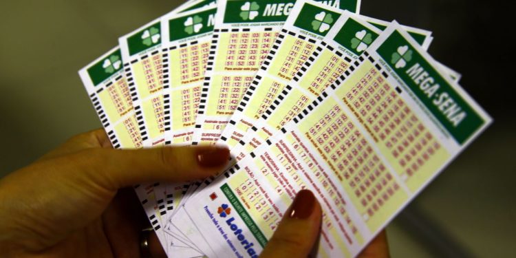 Sem dono, R$ 162,6 milhões da Mega da Virada devem ir para a educação