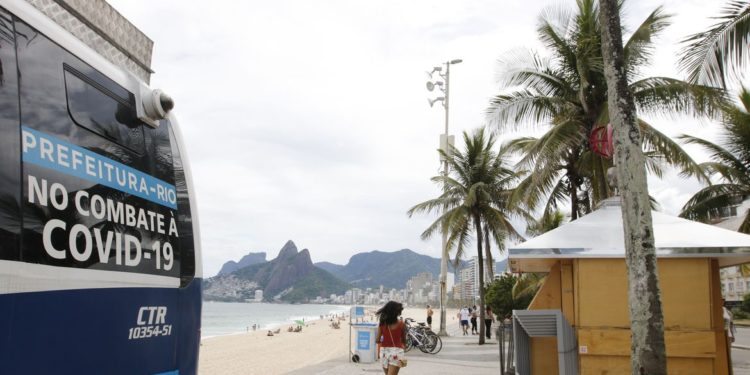 Covid-19: prefeitura do Rio proíbe permanência nas praias