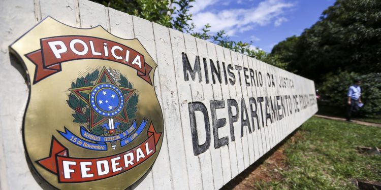 Operação da PF investiga tráfico de drogas em aviões da FAB