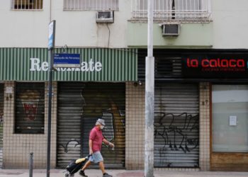 Estado do Rio anuncia restrições das 23h às 5h para conter covid-19