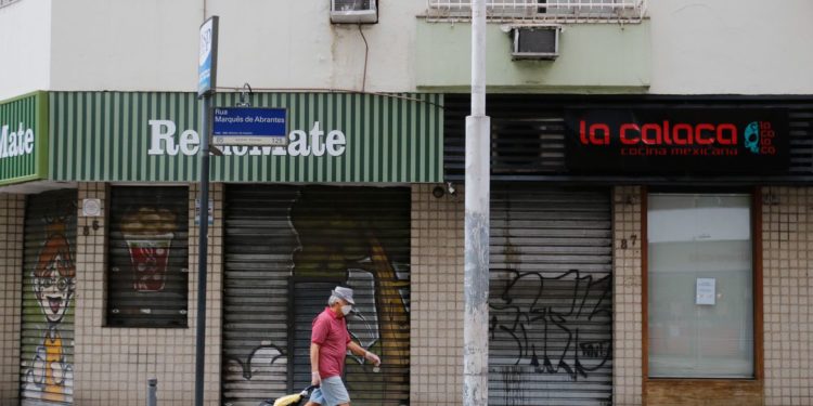 Estado do Rio anuncia restrições das 23h às 5h para conter covid-19