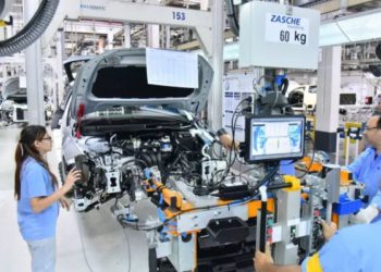 Com agravamento da pandemia, Nissan e Toyota suspendem atividades