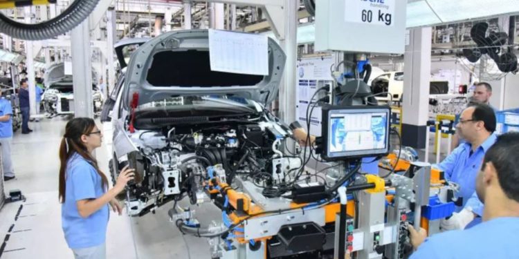 Com agravamento da pandemia, Nissan e Toyota suspendem atividades
